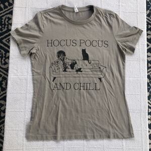 Hocus Pocus and Chill Graphic T-shirt Women’s Size Small Halloween Binx Billy‎